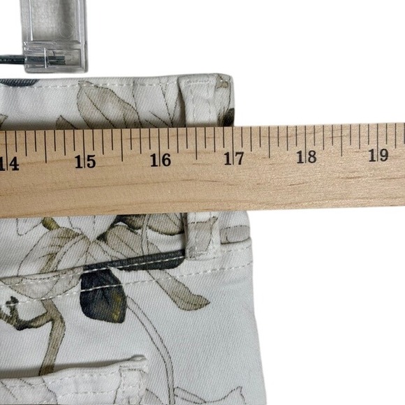 Buffalo David Bitton Floral Print White Cropped Pants Women's Size 12 - Picture 7 of 11